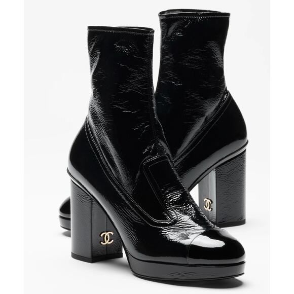 Chanel 2023 Interlocking CC Logo Short Boots Crumpled Patent Calfskin Boots - Picture 1 of 16